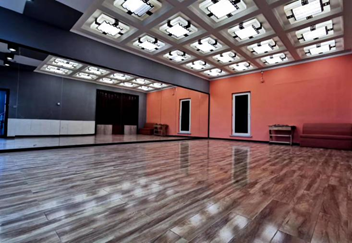 优雅文化传媒舞蹈房